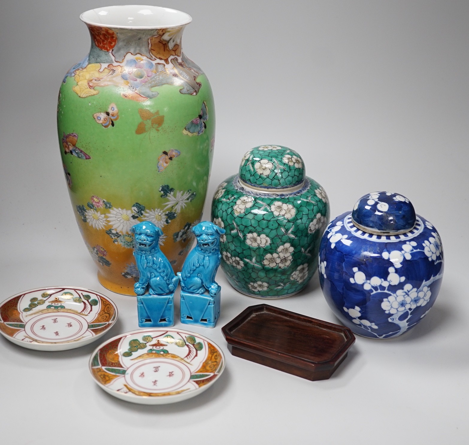 Two Chinese ginger jars, a pair of turquoise lion dogs, a Japanese vase and two similar saucers. Tallest 30cm